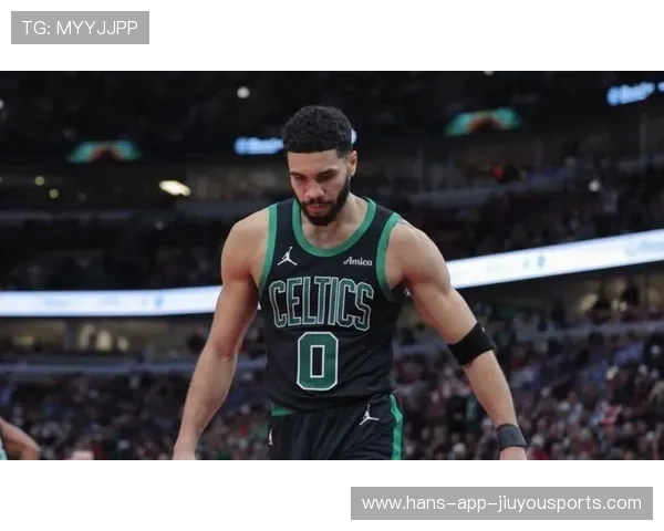 塔图姆反身折叠扣篮引爆波士顿，凯尔特人三分雨击穿雄鹿防线
