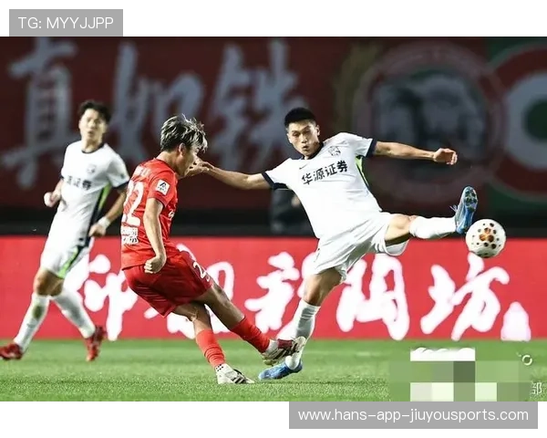 河南队拉莫斯强化压迫，前场三人夹抢抢到球权